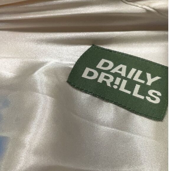 Daily Drills Champagne Button Down Long Sleeve Satin Resort Top Size XS/Sm - Picture 6 of 7